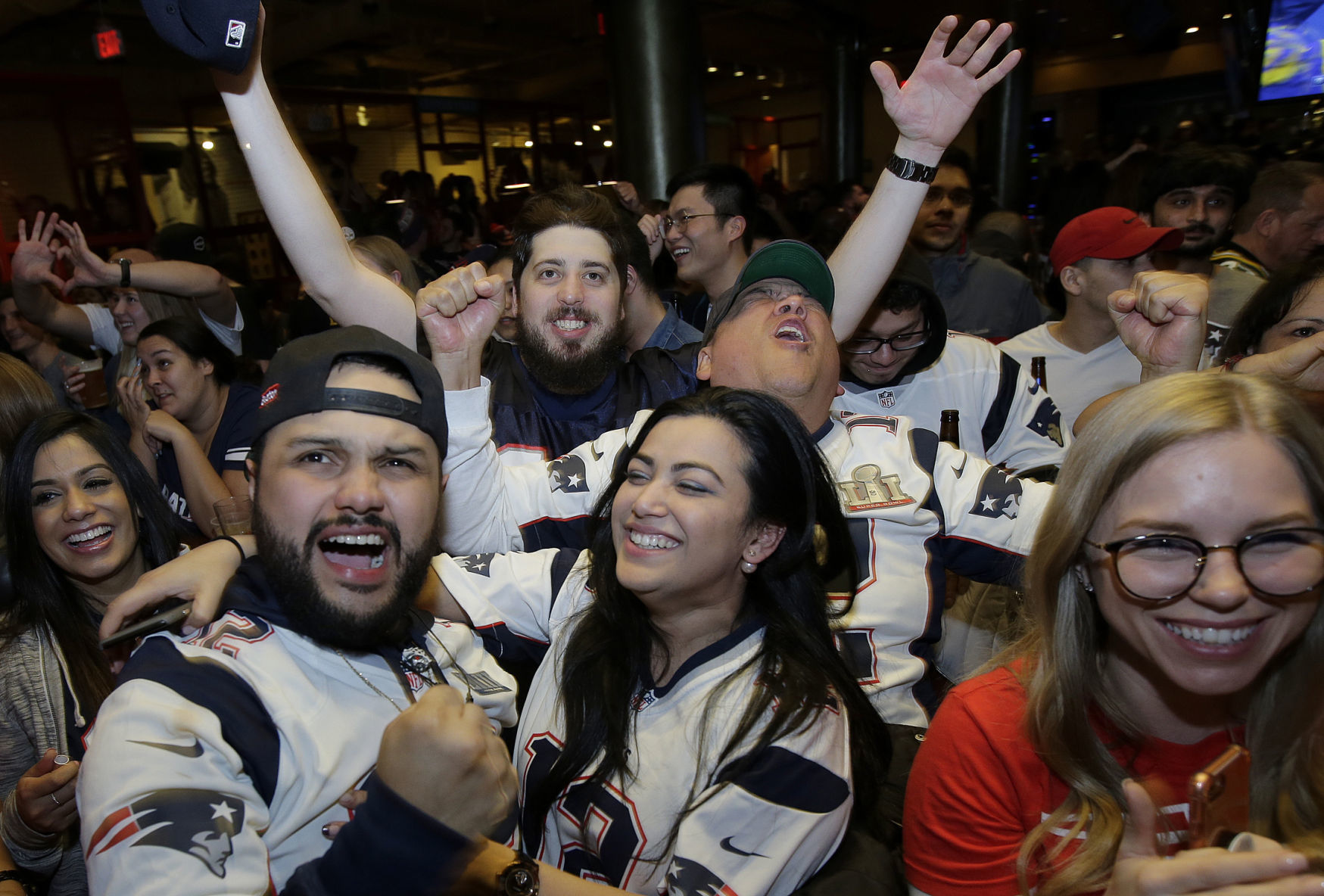Patriots Rams Super Bowl Football